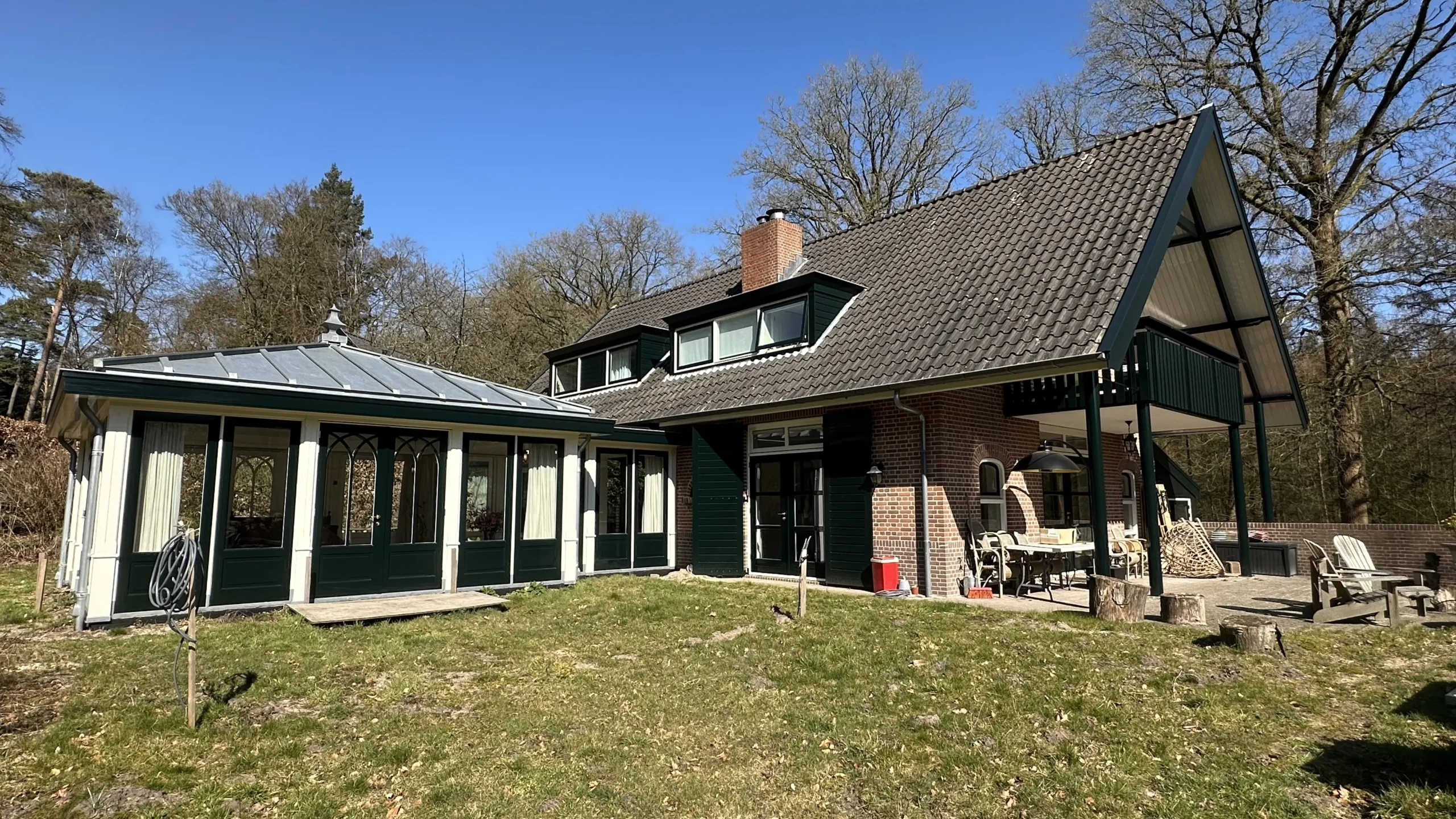 Authentieke woonboerderij met serre en groene woonkeuken — na