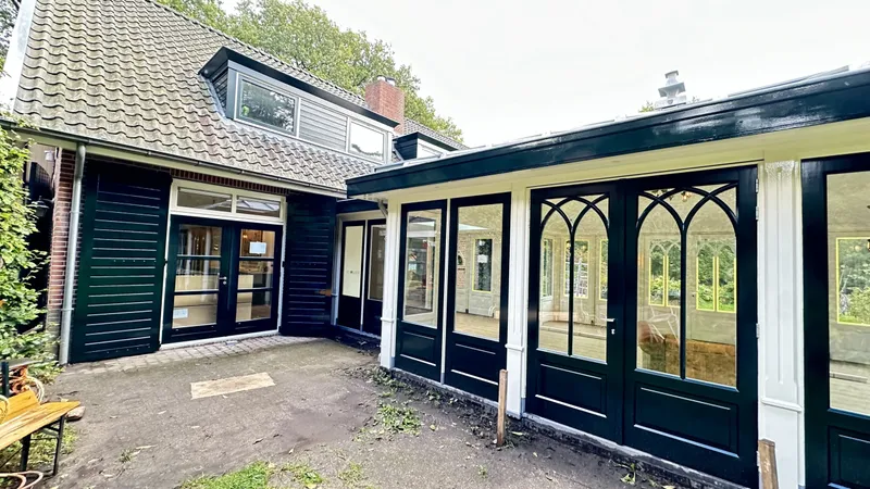Authentieke woonboerderij met serre en groene woonkeuken