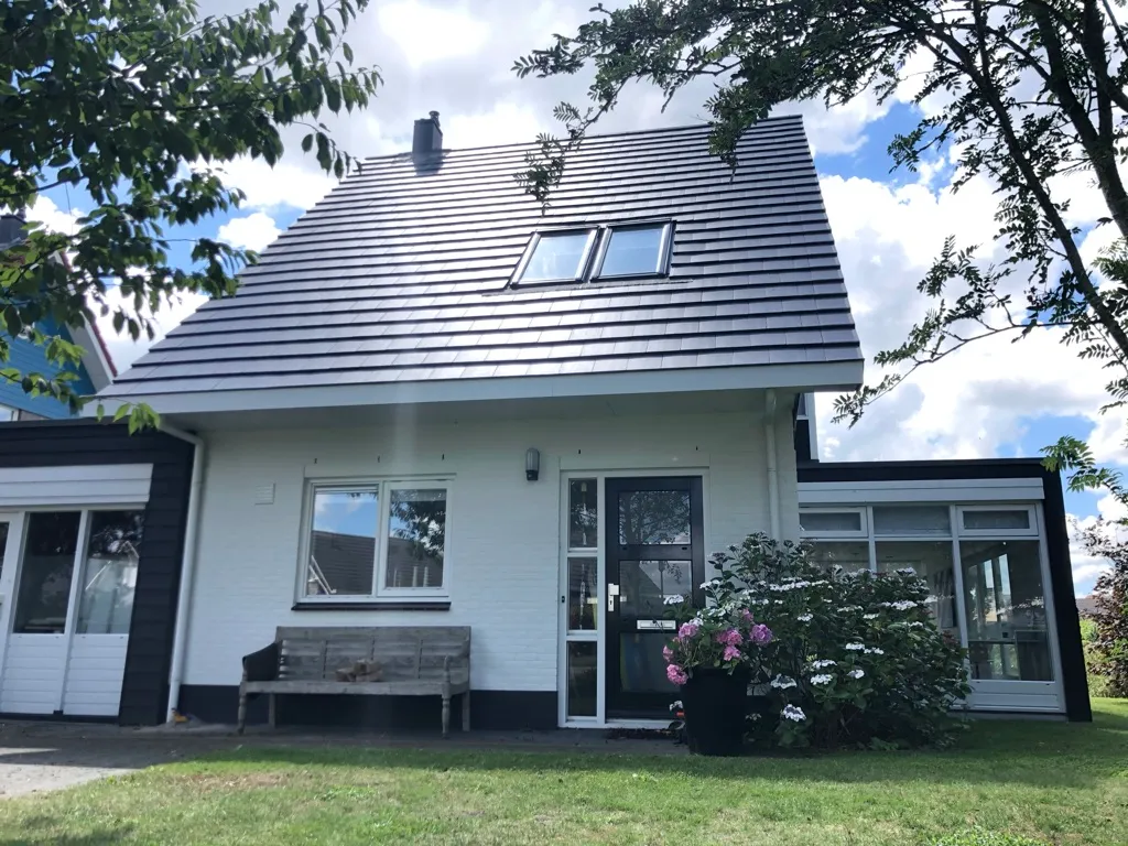 Luxe wonen aan het water: een beachy droomhuis