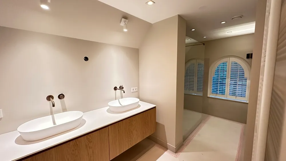 Charmante villa met japandi interieur — na