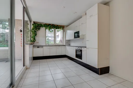 Gerenoveerd stijlvol seniorenappartement — voor