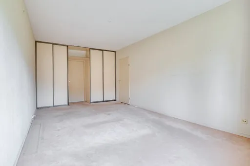 Gerenoveerd stijlvol seniorenappartement — voor